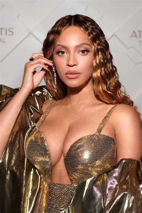 Beyoncé dazzles in gold at The Royal Atlantis launch weekend in Dubai | Metro News