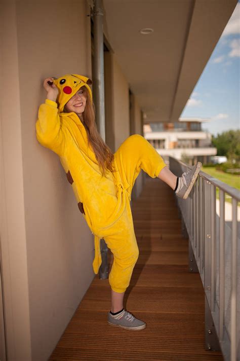 Pokemon Pikachu Cosplay by Melni6 on DeviantArt