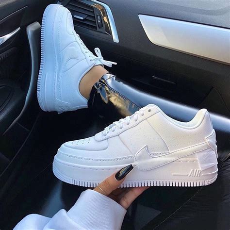 Nike Air Force 1 Jester XX 🔥 Link in Bio ☝🏼 einer der beliebtesten Sneaker für Frauen im Moment ...