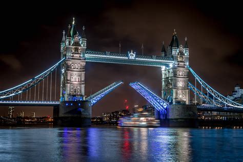 Tower Bridge at Night | Got lucky and caught tower bridge op… | Flickr