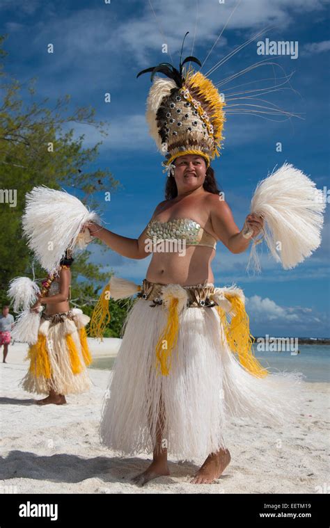 French Polynesia, Austral Islands, Raivavae. Polynesian welcome dance ...