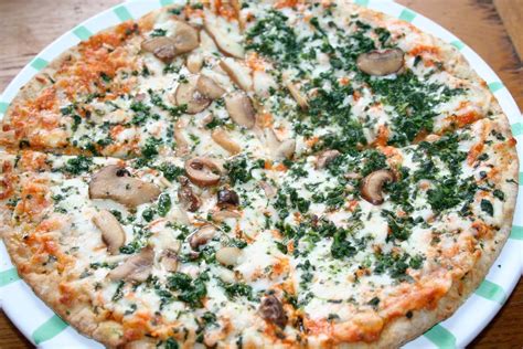 Mushroom and Spinach Pizza.:) | Spinach pizza, Spinach stuffed mushrooms, Main dish casseroles