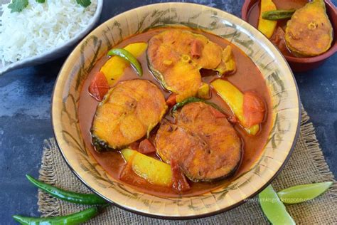 Aar macher jhol | Aar macher recipe | Bengali macher jhol recipe - Rumki's Golden Spoon