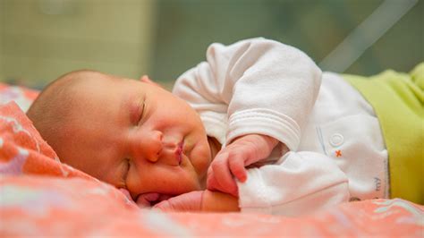 Jaundice in Newborn Babies: Causes, Treatment and More