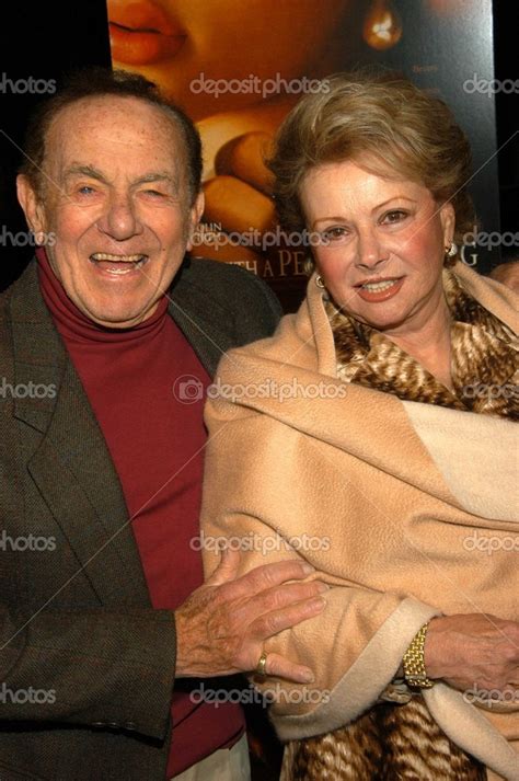 Jack Carter with wife Roxanne – Stock Editorial Photo © s_bukley #17525373