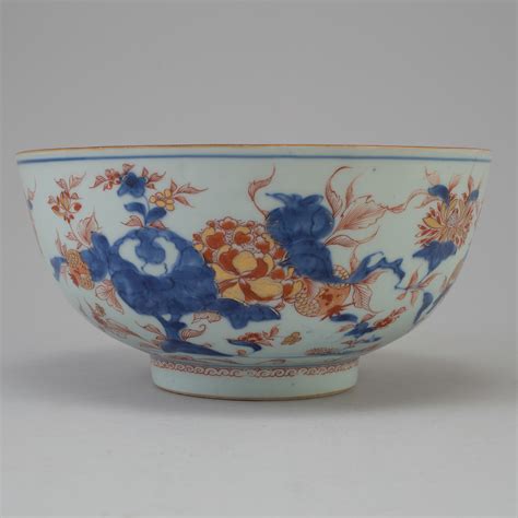 A Chinese imari porcelain bowl, Qing dynasty, early 18th century. - Bukowskis