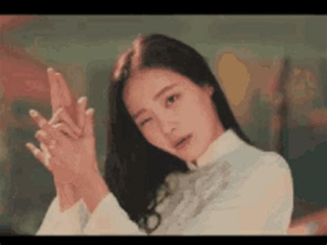 Kpop Momoland Yeon Woo Finger Guns GIF | GIFDB.com