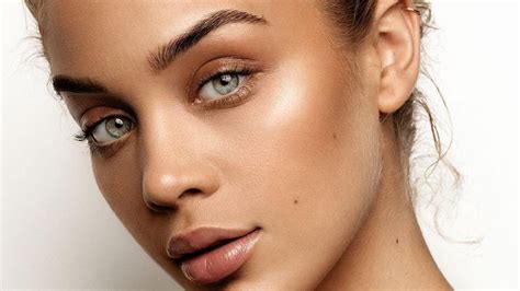 Jasmine Sanders Reveals Her Beauty Routine for Amazing Skin and Hair ...