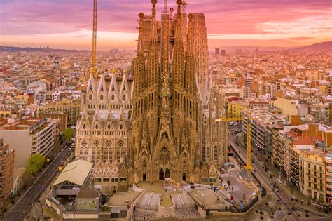 Discover the Magic of Sagrada Familia - A Must-See in Barcelona