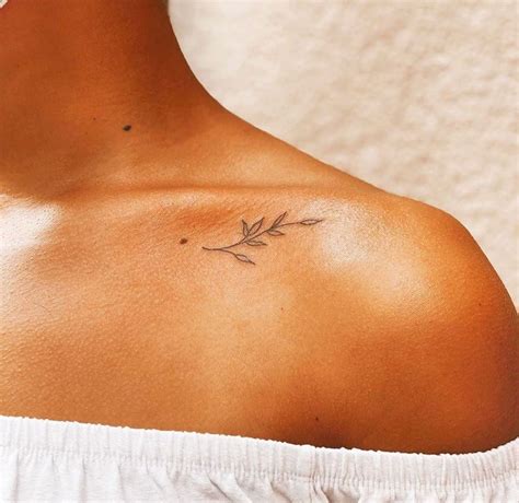 Cute Shoulder Tattoos, Cool Chest Tattoos, Chest Tattoos For Women, Flower Tattoo Shoulder, Cute ...