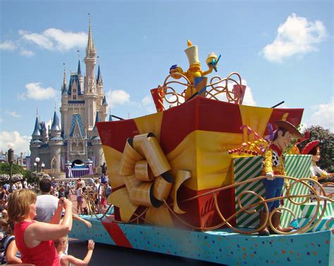 A Travel Guide for How to Visit Orlando on a Budget