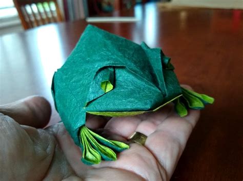 Riccardo Foschi's Frog/Toad - a plucky little fella - more at blog : r/origami