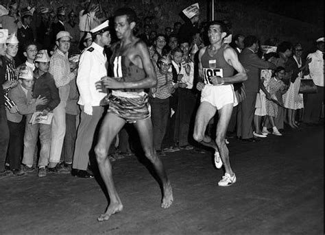 Abebe Bikila, l’etiope che vinse l’oro alle Olimpiadi di Roma correndo senza scarpe – La Voce di ...