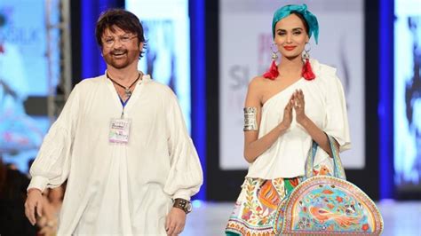 Veteran fashion designer, Rizwan Beyg receives Tamgha-e-Imtiaz ...