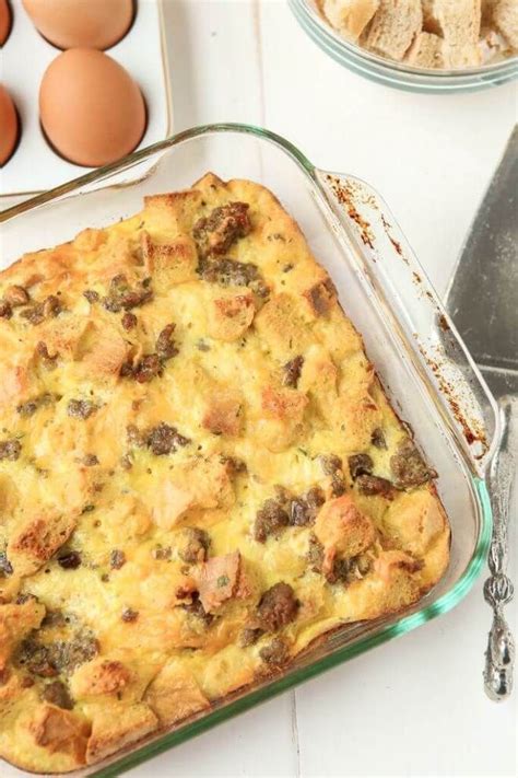 Easy Sausage and Egg Breakfast Casserole with Bread Cubes | Easy ...