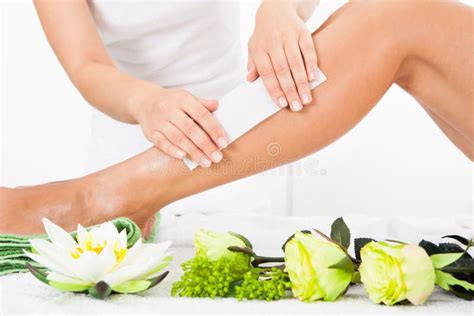 Beautician Waxing a Woman S Leg Stock Photo - Image of health, dermatology: 34957022