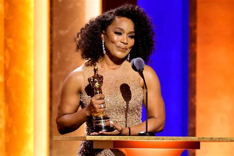 Angela Bassett Shouts Out 'Trailblazing' Black Actresses While ...