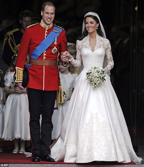 Wedding Dress of Catherine Middleton | British Royal Family Wiki ...