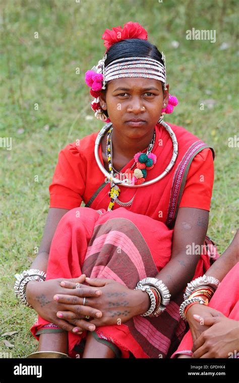 Muria adivasi tribe tribal woman dance dancer, Jagdalpur, Bastar ...