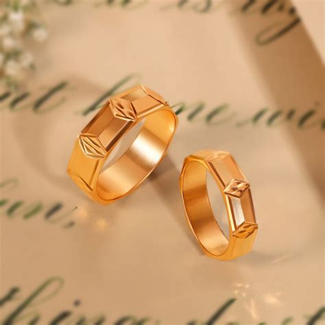 Share more than 160 gold wedding ring with name - awesomeenglish.edu.vn