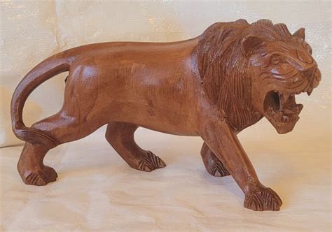 Lion - Sculpture (1) - Wood - Catawiki