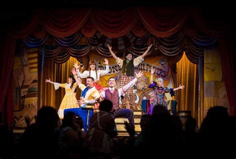 Hoop-Dee-Doo Musical Revue Review - Disney Tourist Blog