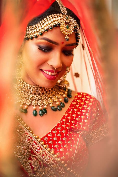 Bridal Makeup - Bride Wearing a Gold Choker with a Gold Eyeshadows and Red Lips Makeup ...