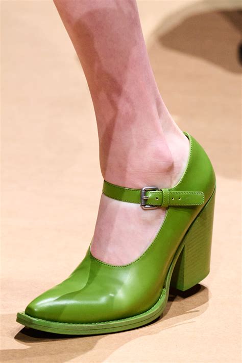 Pointed Toe Shoe Spring 2023 Fashion Trend | The Impression