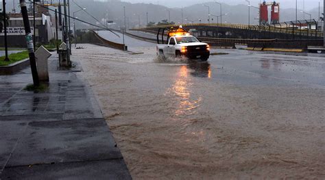 Hurricane Patricia: Thousands evacuated as 325km/h winds blast Mexico — Earth Changes — Sott.net