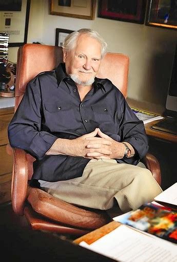 Clive Cussler Book Collecting: Clive Cussler Biography