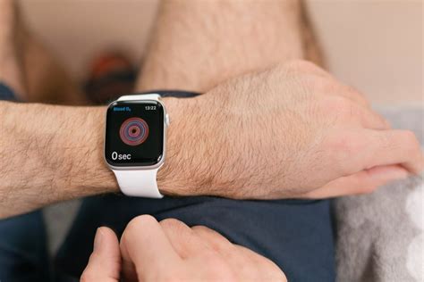 Fitbit vs Apple Watch: A Comparison You Need - RobotAge.guru