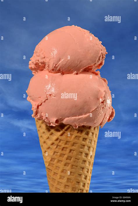 strawberry ice cream Stock Photo - Alamy