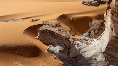 Rock formation in sands of Sahara desert near Ounianga Kébir, Ennedi Plateau, Chad | Sahara ...