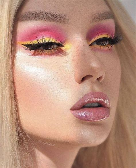 18 Best Yellow Makeup Looks That Are Easy to Recreate