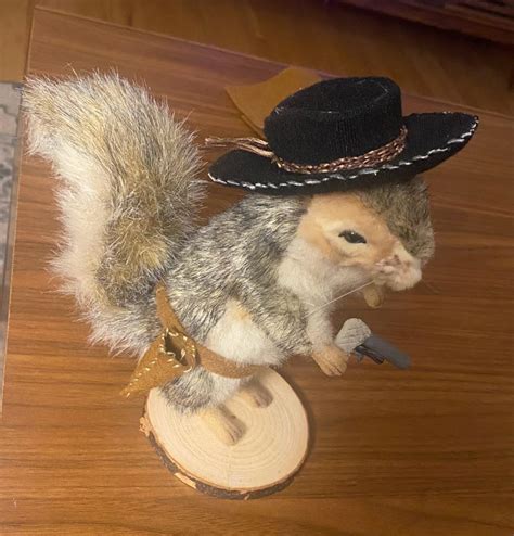 I made my own squirrel statue : r/reddeadredemption