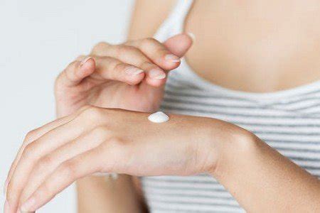 Hand Skin Care Requires Some Precautions and Natural Treatment