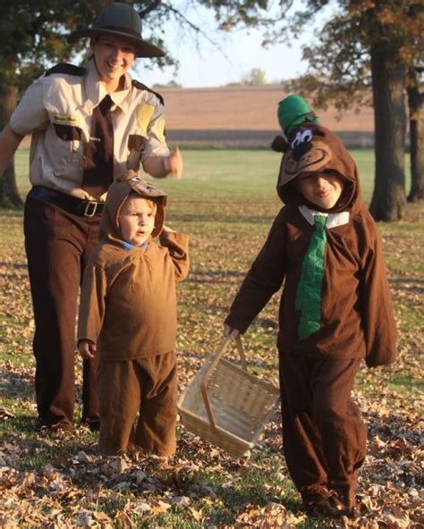 Jellystone Family Halloween – Yogi, Boo Boo, Cindy Bear, And Ranger ...