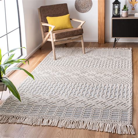 SAFAVIEH Natura Cordelia Southwestern Fringe Wool Area Rug, Ivory/Grey, 5' x 8' - Walmart.com