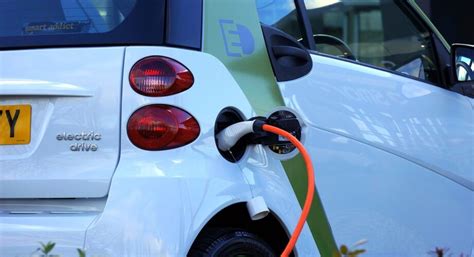 Reducing U.S. gas consumption: Plug-in hybrids versus charging infrastructure - The Journalist's ...
