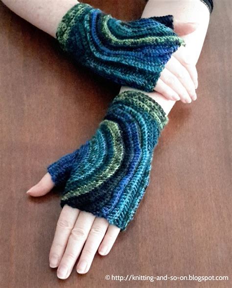 Knitting and so on: Kreisel Fingerless Gloves
