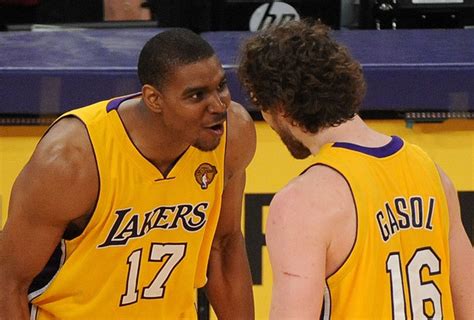 Could Andrew Bynum Return to Lakers For Pau Gasol?