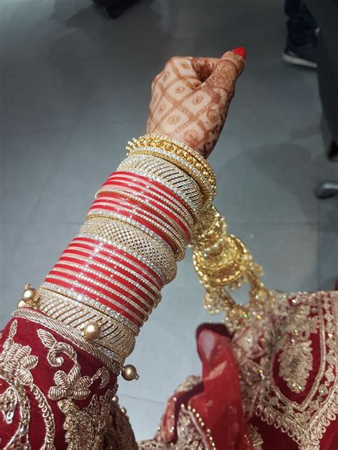 10 Awesome Red Bridal Chura Designs For A Punjabi Bride | atelier-yuwa ...