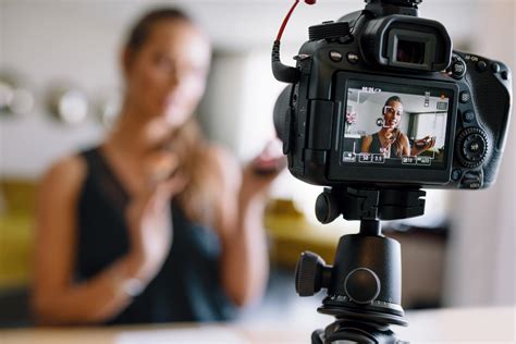 Top 6 Vlogging Cameras For Creating Videos - Fortress of Solitude