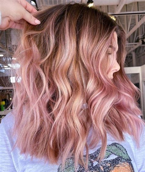 30 Cozy Caramel Hair Colors for This Season - Hair Adviser | Pink hair highlights, Pink blonde ...