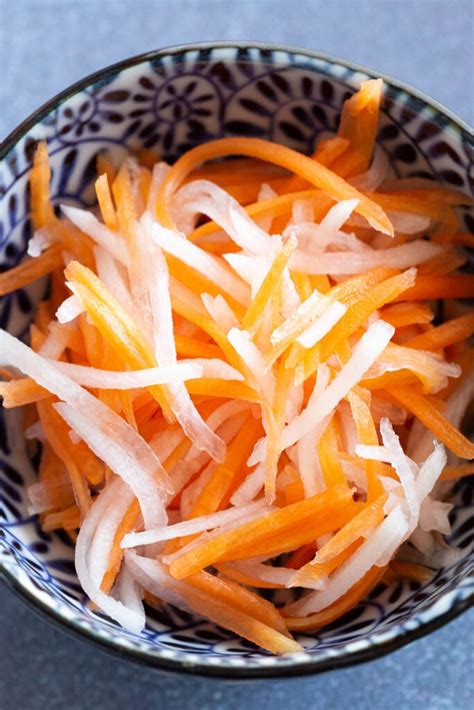 Quick Vietnamese Pickled Carrots and Daikon - Do Chua | Wandercooks