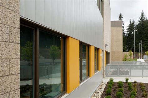 Issaquah Middle School in Issaquah, WA features Colonial Red