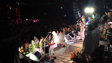 Faith No More - Epic (live) - Concord Music Hall, Chicago May 7, 2015 - YouTube