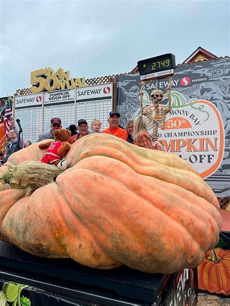 World's Heaviest Pumpkin Weighs More Than 1200 Kilos, See Pics