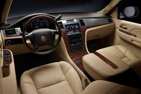 2008 Cadillac Escalade Pictures - 88 Photos | Edmunds