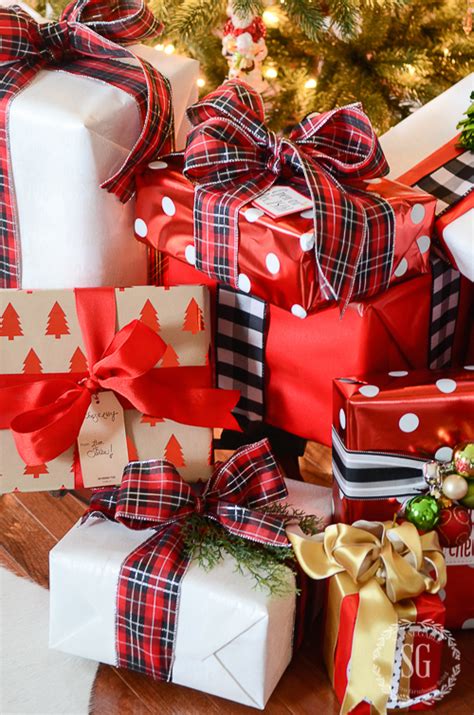 10 VERY BEST CHRISTMAS GIFT WRAPPING TIPS - StoneGable